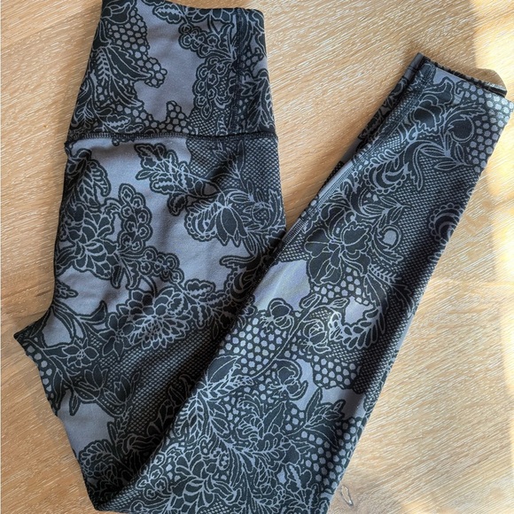 Nike Dri-FIT Gray Patterned Leggings - Picture 1 of 3